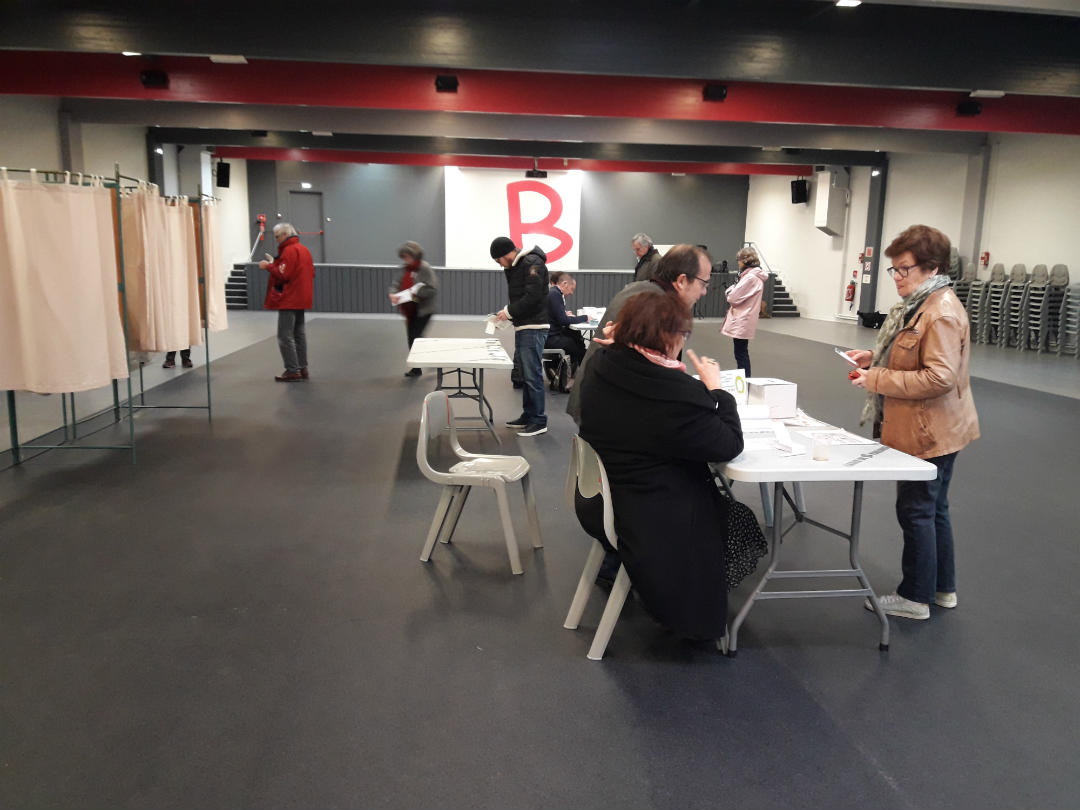 La salle Barcelone vide pour la primaire de la Gauche. /Photo A. Bernigaud
