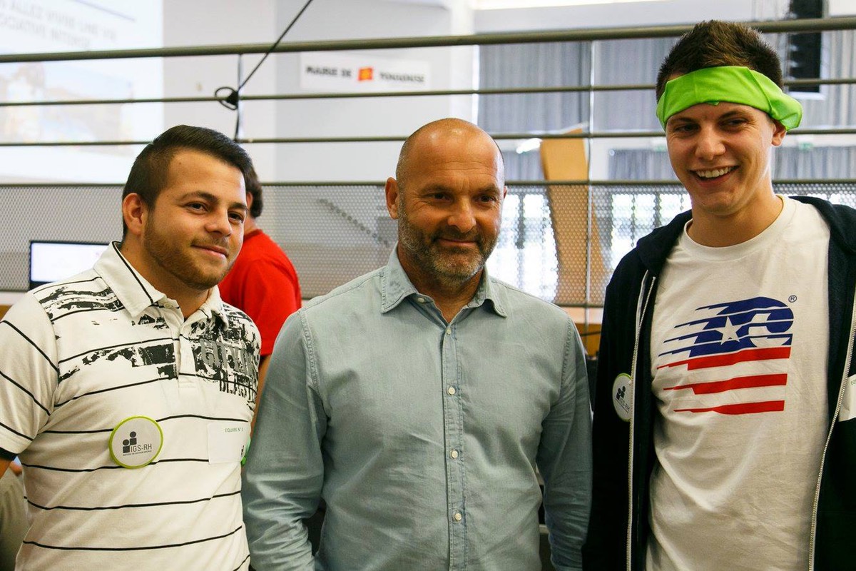 Pascal Dupraz, en compagnie d'étudiants toulousains. CC Campus IGS