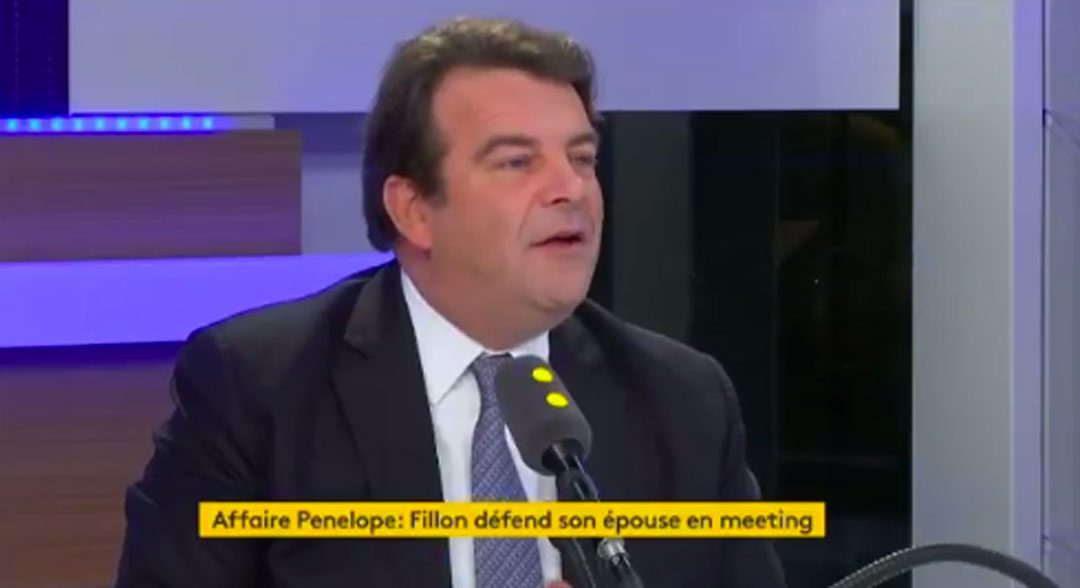 Thierry solère défend François Fillon au micro de Jean-Michel Aphatie./Capture d'écran de FranceInfo