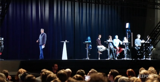 L'hologramme bluffant de Mélenchon lors de son meeting à Paris./Capture vidéo Le Point