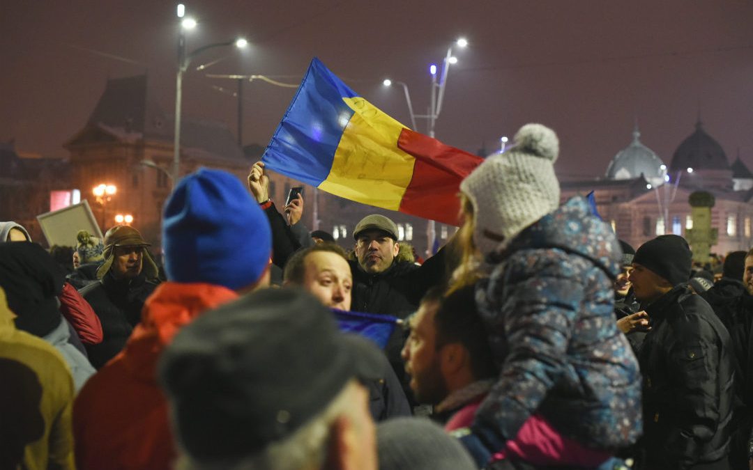 Des manifestants à Bucarest dans la nuit de mardi à mercredi./photo: Paul Arne Wagner