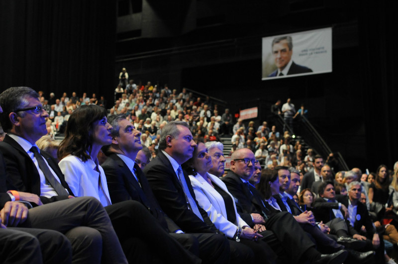 François Fillon entouré du maire de Toulouse Jean-Luc Moudenc et de Laurence Arribagé, candidate pour les législatives 2017/ Crédit Hugo Murail
