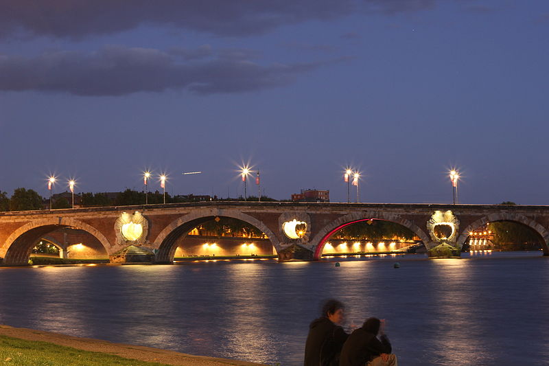 800px-Pont-Neuf_de_Toulouse_de_nuit