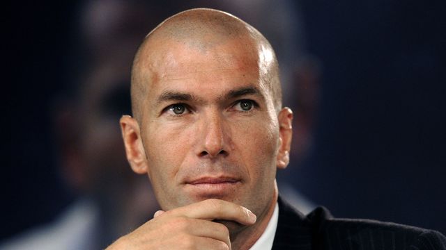 zinedine-zidane-nomme-nouvel-entraineur-de-l-equipe-de-reserve-du-real-de-madrid-ici-au-stade-santiago-bernabeu_4942319