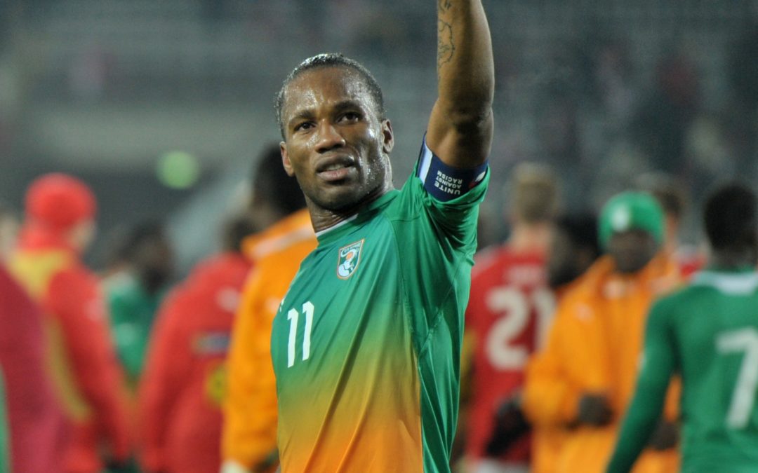 Didier Drogba saluant la foule sous les couleurs de la Côte d'Ivoire