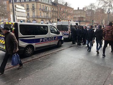 Les forces de l'ordre sont déployées au métro Jeanne d'Arc 
Crédit : Thibault Laurens