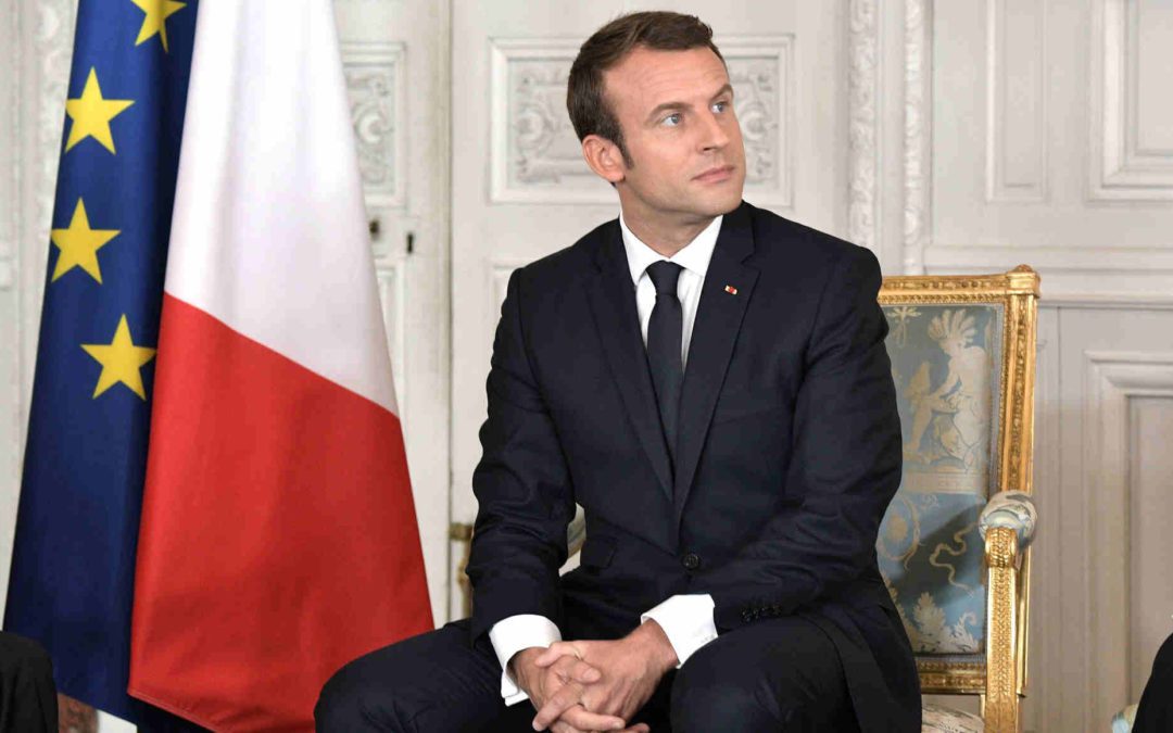 Lancement de l'opération séduction par Emmanuel Macron, aujourd'hui à Versailles. (Cdt/AFP)