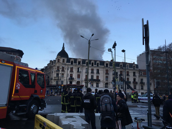 L'incendie à Toulouse, dans le quartier de la gare Matabiau / Virginie Tsiao