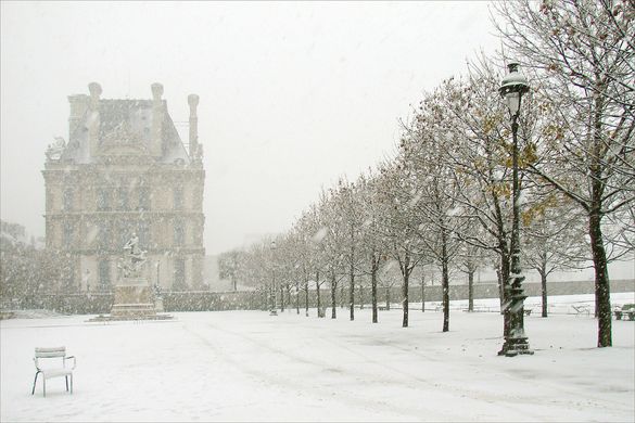 Paris sous la neige. Pensée pour tous ceux qui ont glissé dans cette rue. (Cdt/Flickr)