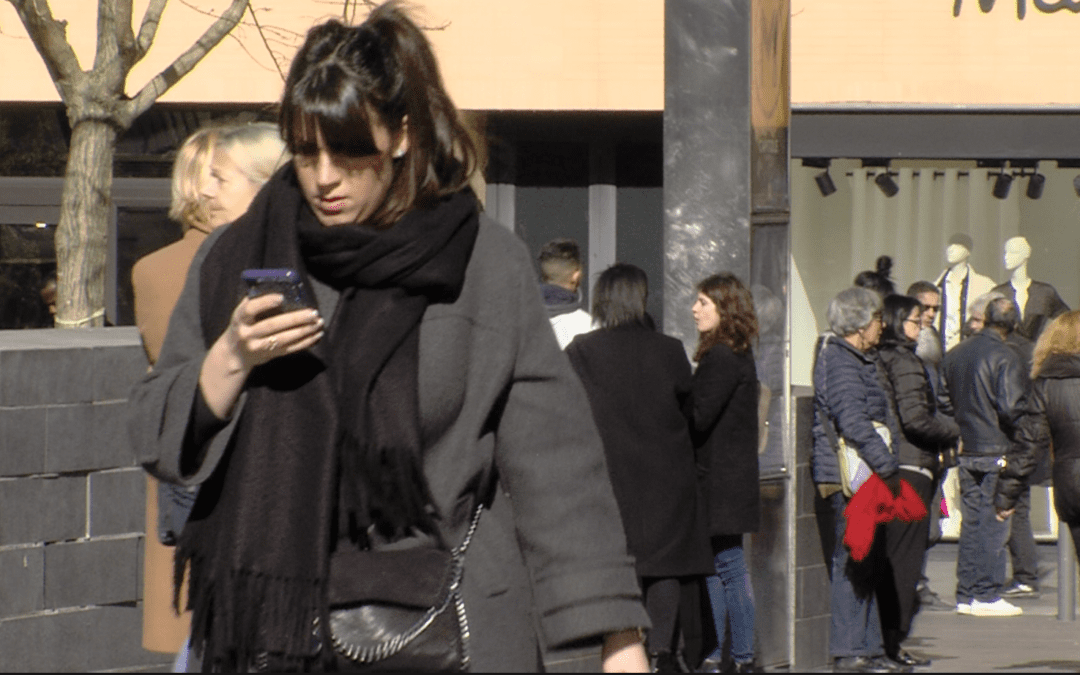 21% des Français se disent accrocs à leur téléphone portable. / Crédit : Samantha Sales