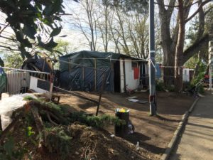 Abri de fortune du campement de réfugiés de l’île du Ramier. Vendredi 05 avril