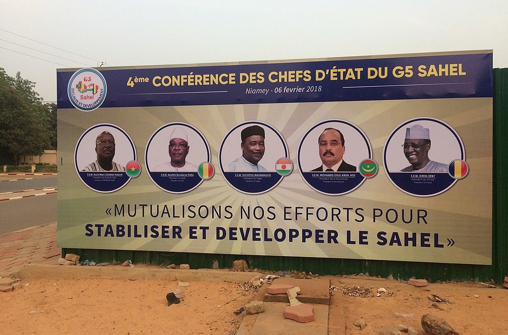 Panneau d'affichage de la 4 ème conférence des pays du G5 à Niamey (Niger)