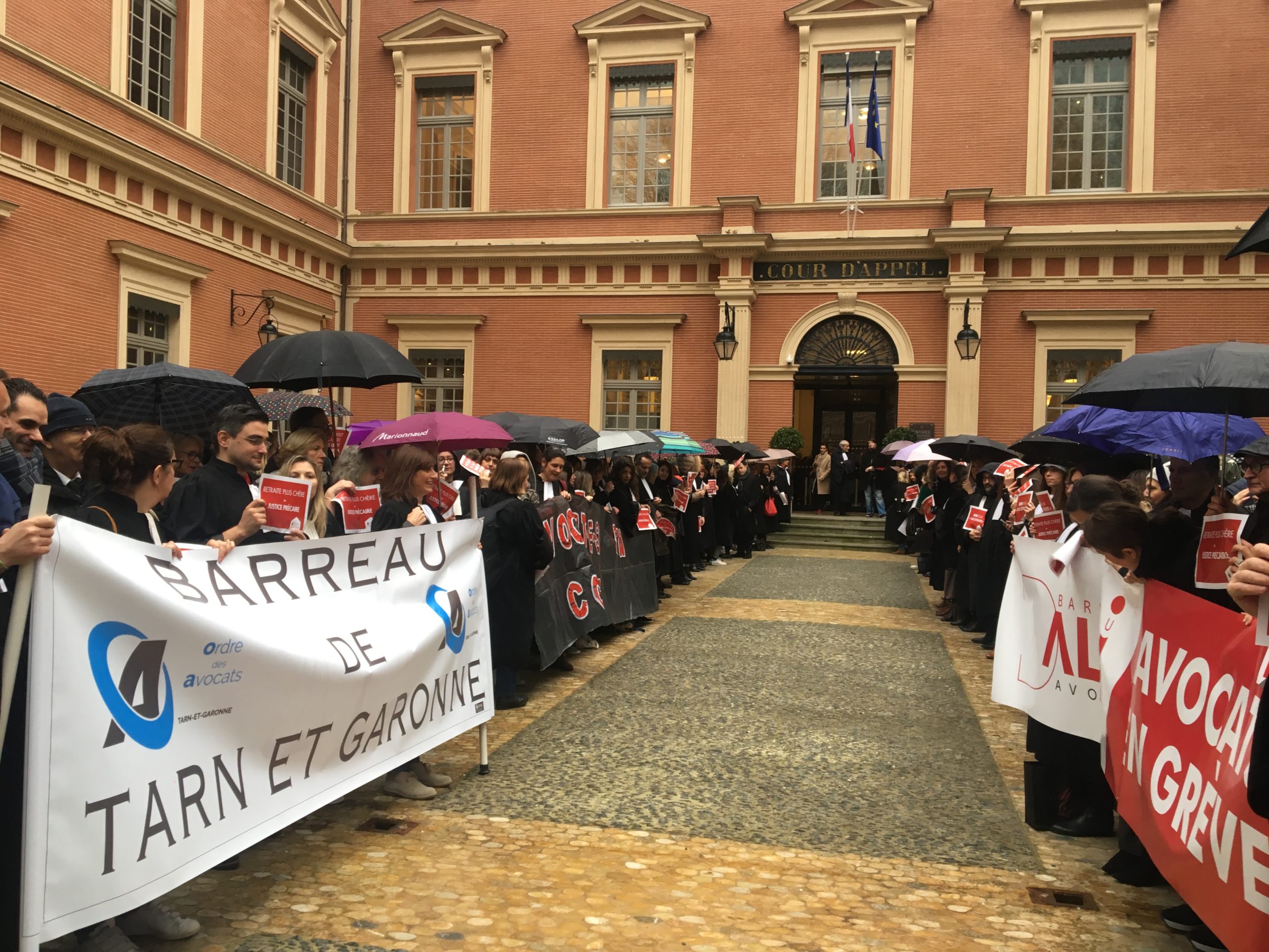 Les avocats ont manifesté leur rejet de la réforme des retraites