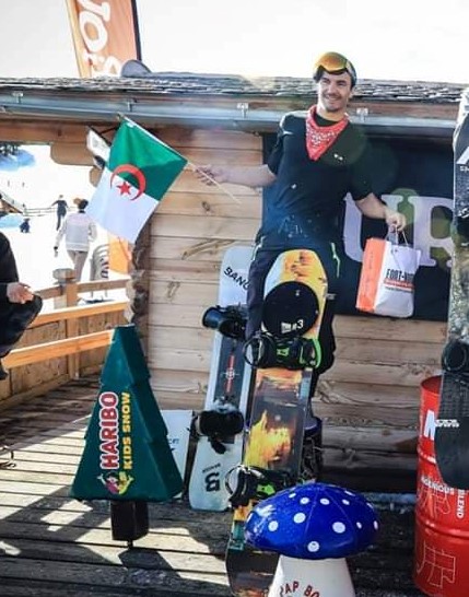 A 34 ans, ce toulousain de naissance parcours la planète avec son snowboard.