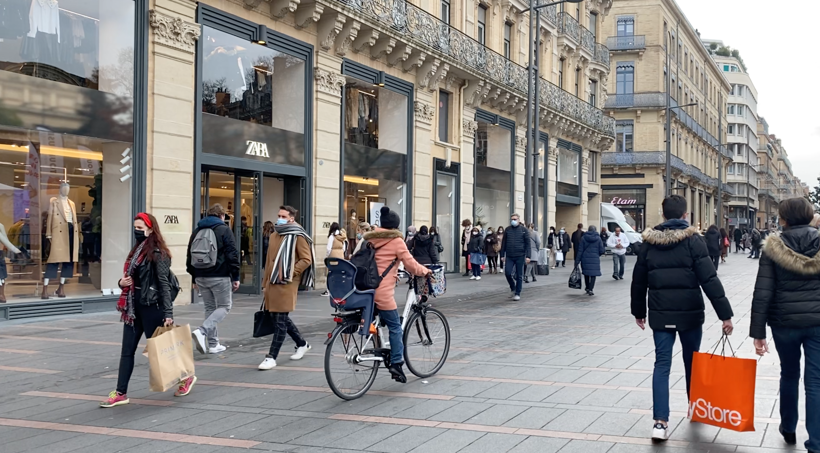 Les soldes ont débuté ce mercredi partout en France. Crédit : Thomas Naudi