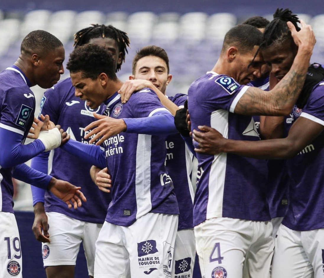 Les Toulousains fêtant leur victoire contre Grenoble/ Instagram: ToulouseFootballClub