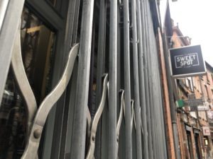 La plupart des commerces du centre-ville toulousains étaient fermés. Crédit : Charles Déqué