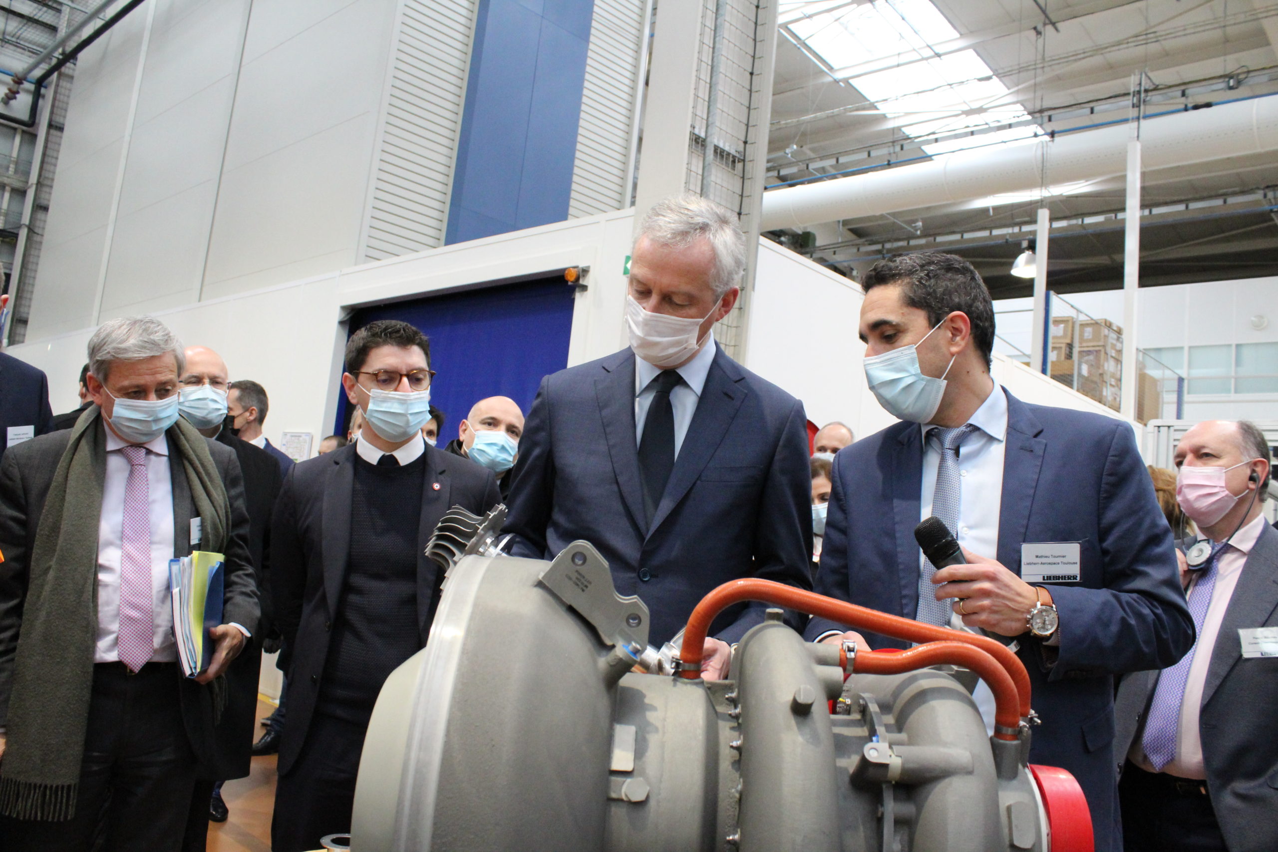 Le ministre de l’économie, Bruno Le Maire a réitéré son soutien "total" et celui du gouvernement à la filière aéronautique. Crédit : Guillaume Pannetier