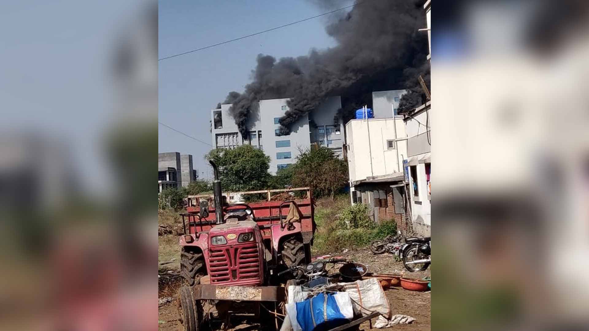 L'incendie concerne une usine produisant des vaccins Covid. Crédit : People Buzz India