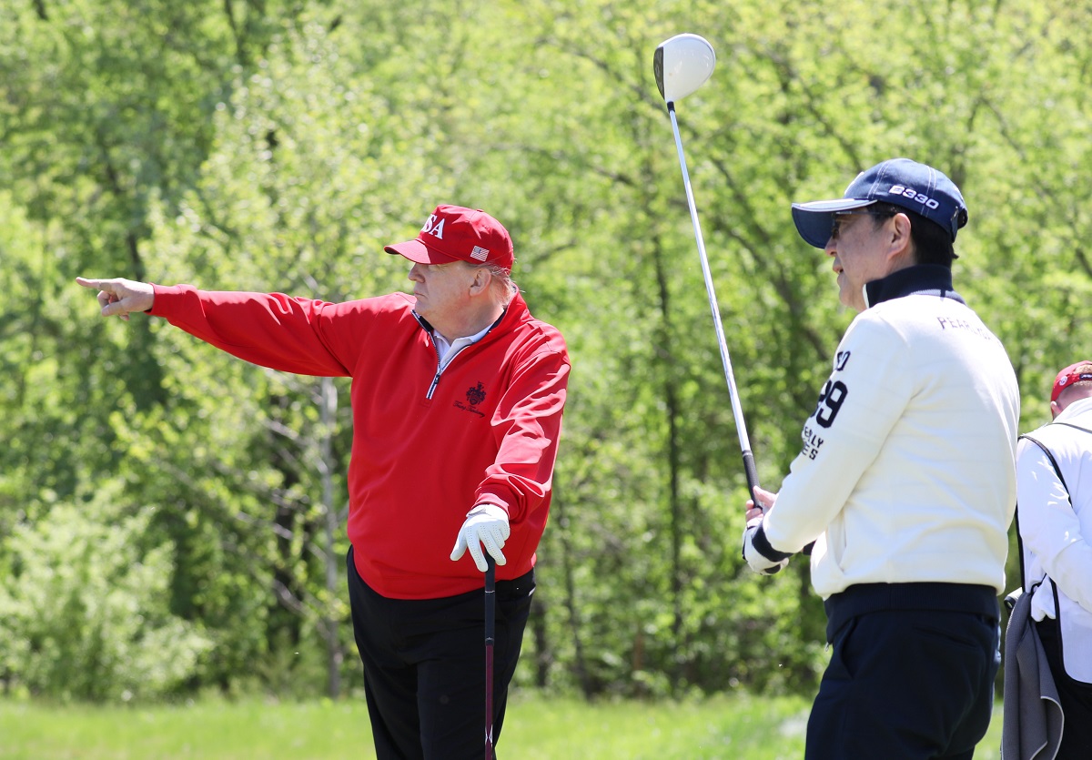 Donald Trump pourrait choisir son golf de Mar-a-Lago pour se retirer de la vie politique. Crédit : CC-SA4.0-Cabinet du premier ministre japonais
