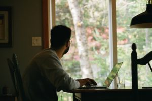 Le confinement a eu un fort impact sur la psychologie et la santé des Français, selon une étude réalisée en Haute-Garonne. - Crédit : Unsplash.