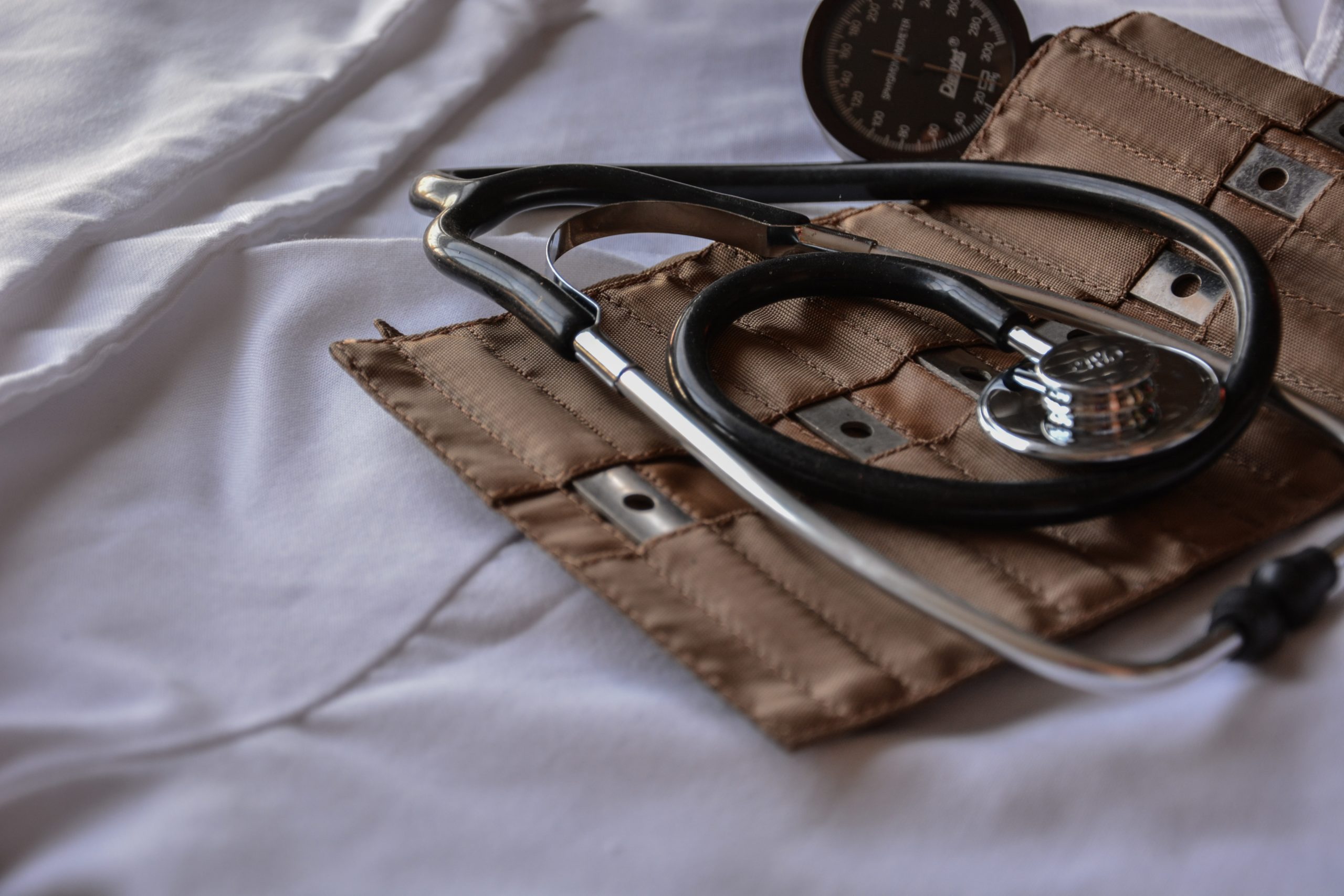 Dix bourses vont être distribuées aux étudiants médecins. Crédit : Marcela Leal via Unsplash