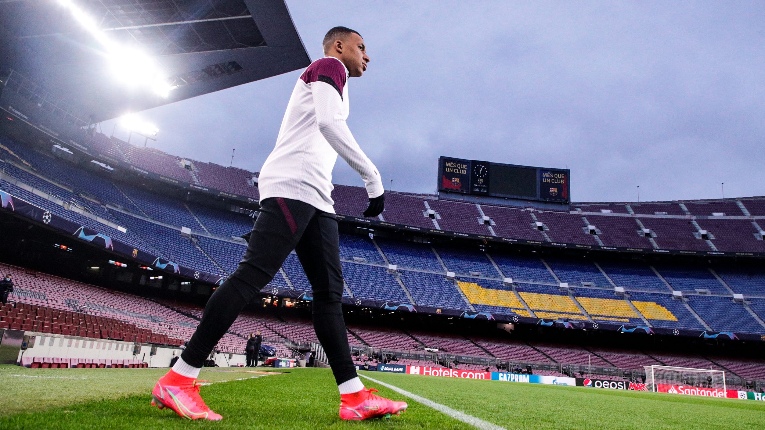 Kylian Mbappé et le PSG vont faire face à leur destin face au FC Barcelone au Camp Nou. Crédit : Twitter