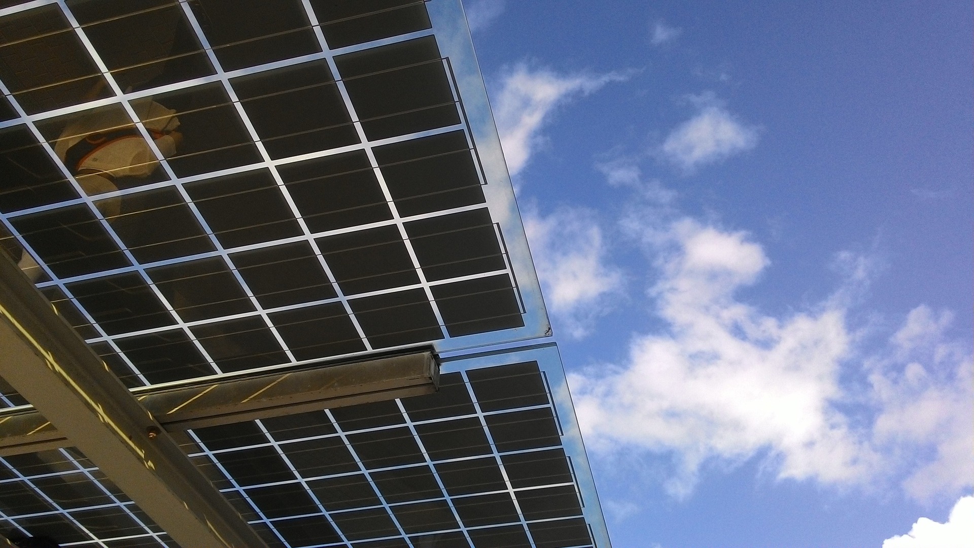 Des panneaux photovoltaïques sur les parkings de Toulouse ? Crédit : Pixabay