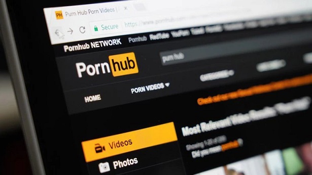 Les équipes de l’association Osez le Féminisme ont procédé vendredi 21 janvier 2022 à 200 signalements de vidéos et catégories illégales hébergées par des sites pornographiques sur la plateforme Pharos.