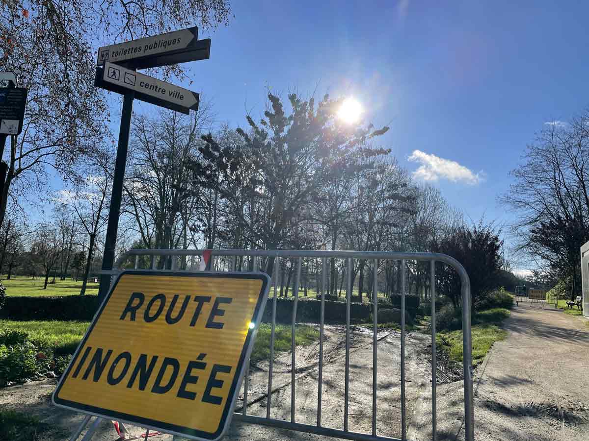 Panneau route barrée, blagnac centre, météo ensoleillé