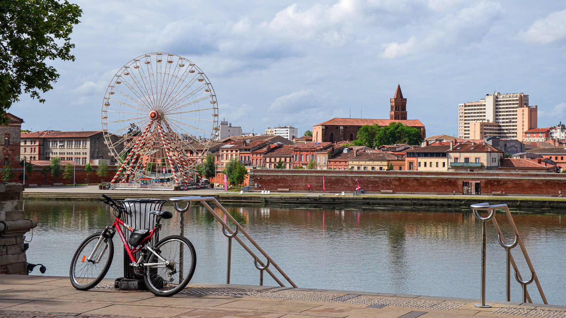 Les scooters et vélos Indigo Weel vont disparaître à Toulouse. ©Gaspartacus