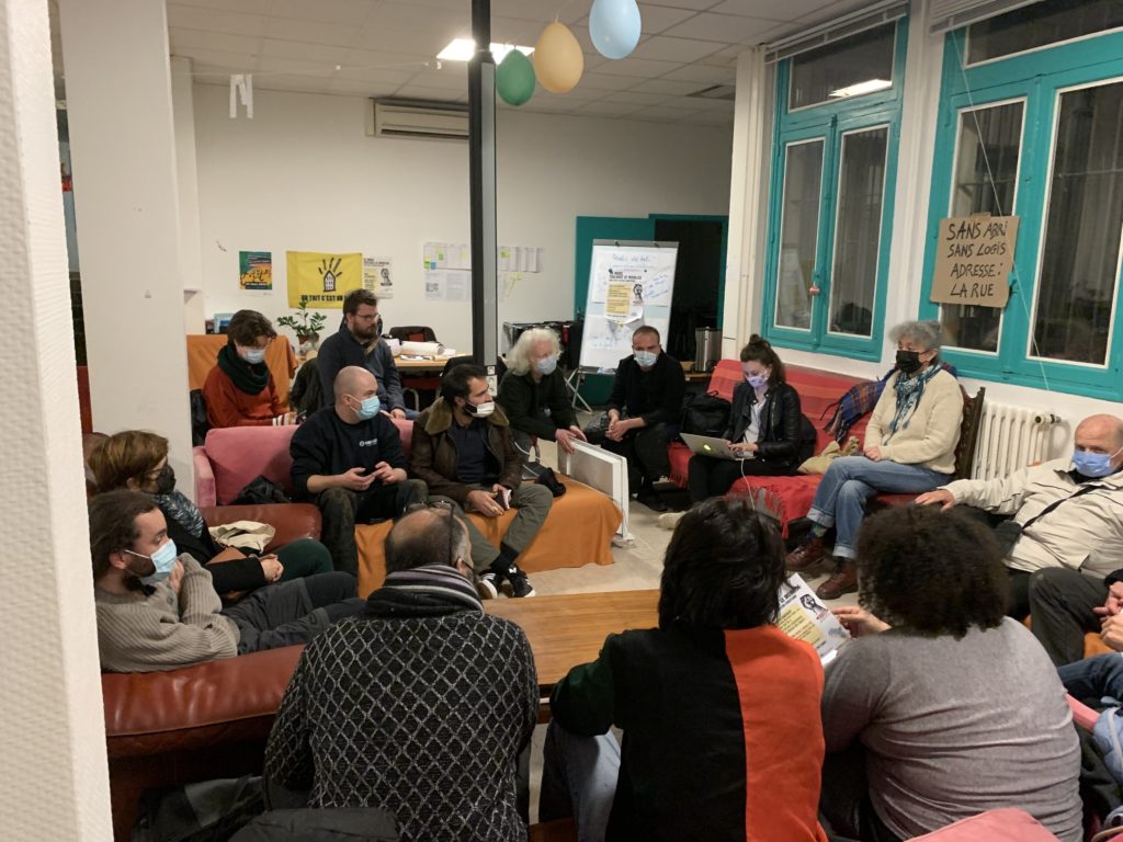 Des militants du DAL31 pendant la commission du 7 janvier 2022.