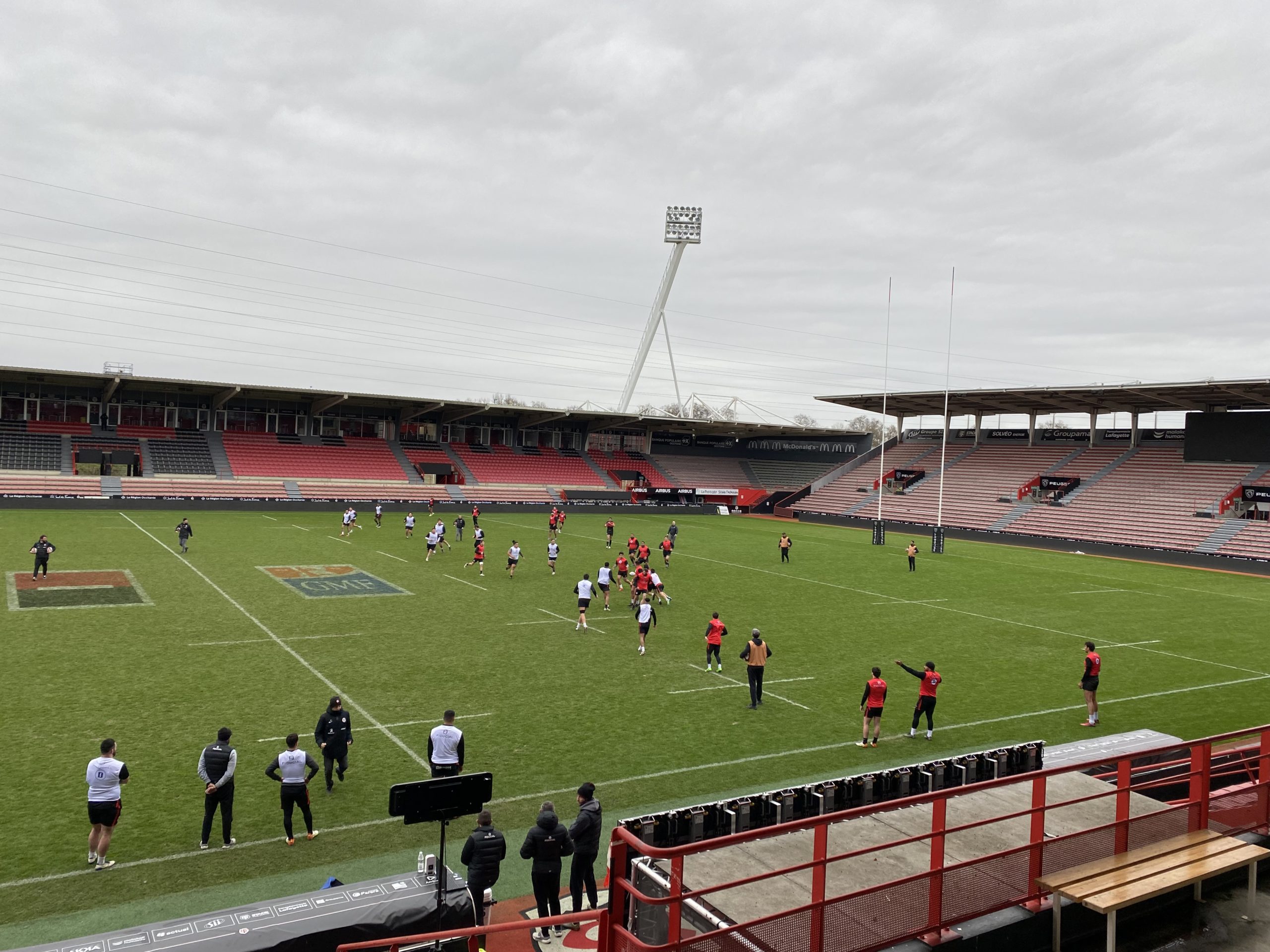 Dans moins de quatre jours, les Rouges et No pour défier Perpignan. L’événement est d’utants sur trois défaites en Top 14. Retour sur la préparation des hommes d’Ugo Mola pour cette rencontre décisive.