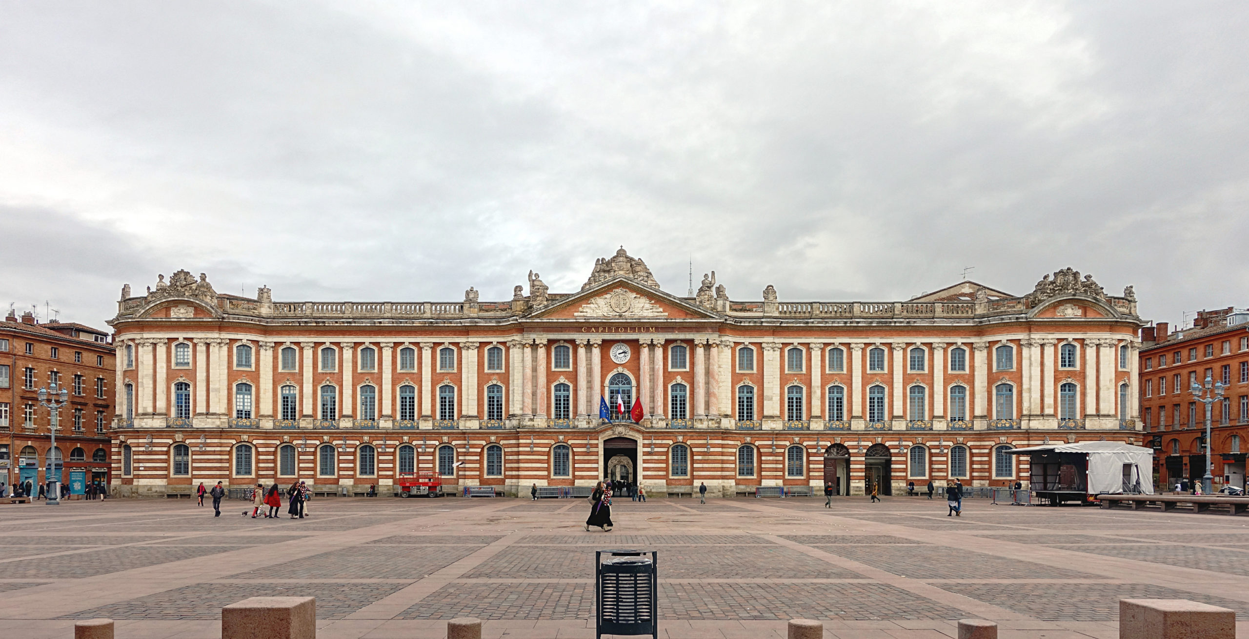 Le Capitole, dans lequel se déroulent les conseils municipaux. © Wikimedia Commons