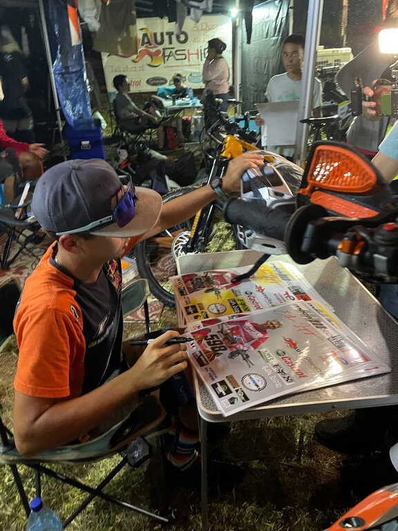 Ethan, le jeune pilote.