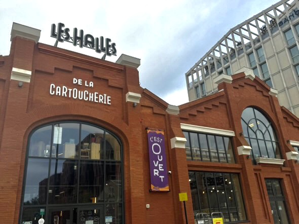 La devanture des Halles de la Cartoucherie