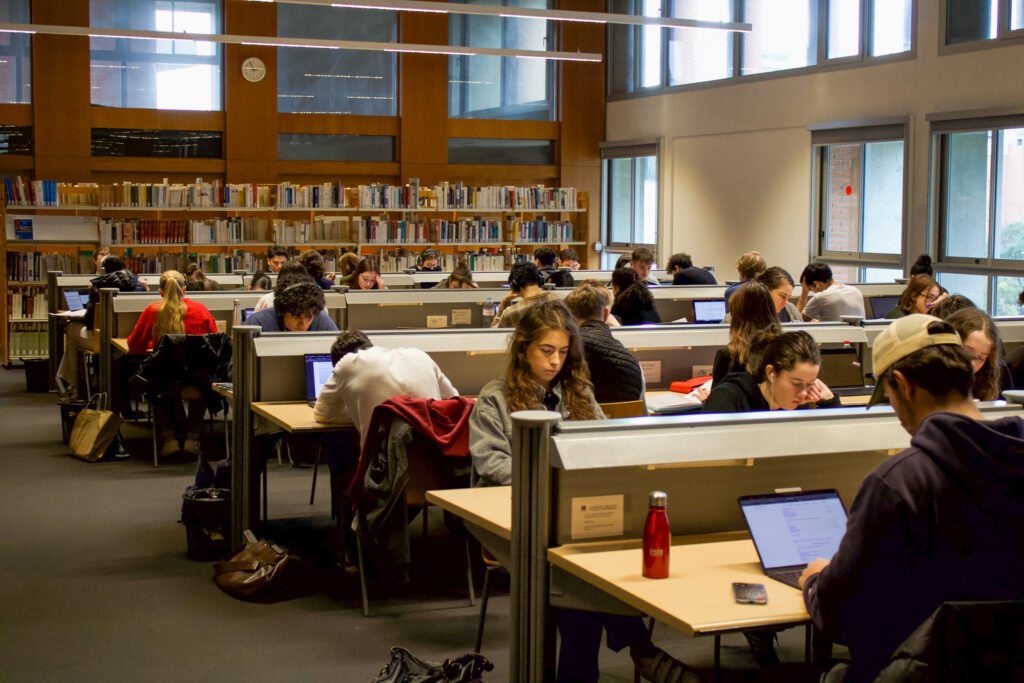 L'année 2023-2024, l'enseignement supérieur en France comptait plus de 2,9 millions d'étudiants inscrits. Crédit: Lucie Ribaut