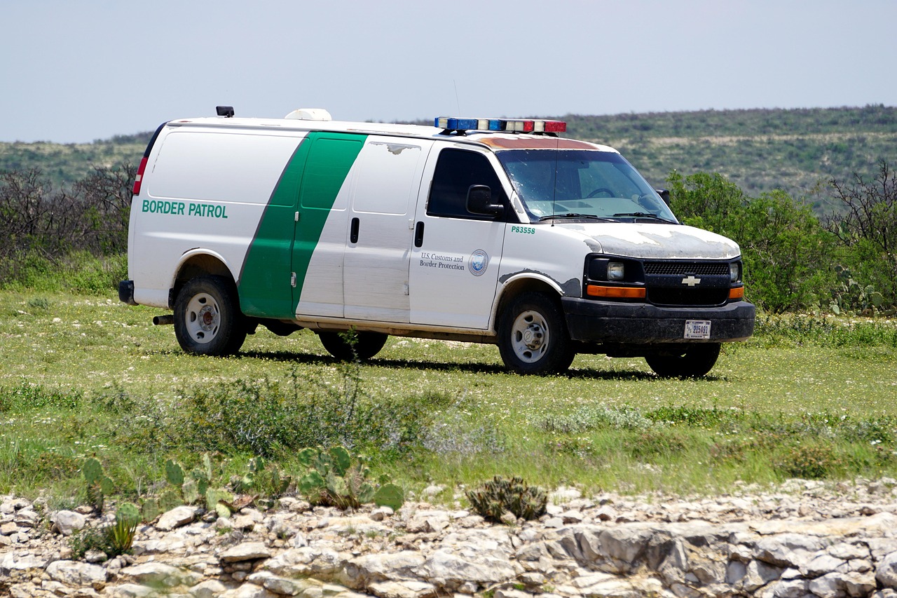 La frontière entre les USA et le Mexique est surveillée par les forces de l'ordre. Photo: RJA1988