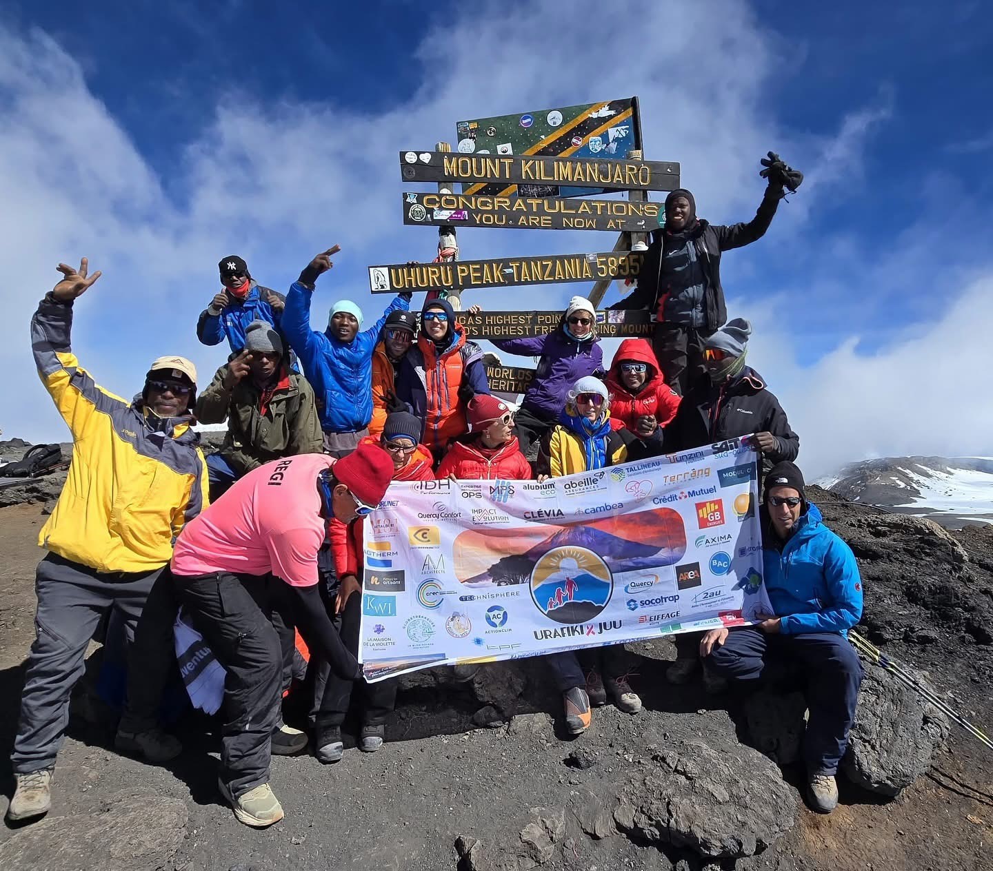 15 000 euros ont été récoltés pour la recherche contre le cancer grâce à l’ascension du Kilimandjaro de Sophie, Vanessa et leur équipe.